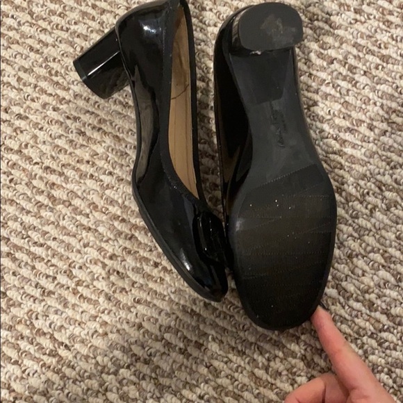 Vintage Ferragamo kitten heels - Picture 5 of 7